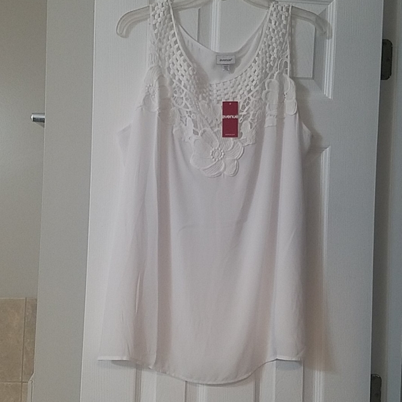 Avenue Tops - Top